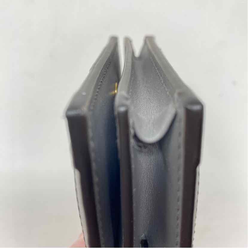 Pre-Owned Gucci Grey Leather Designer Wallet