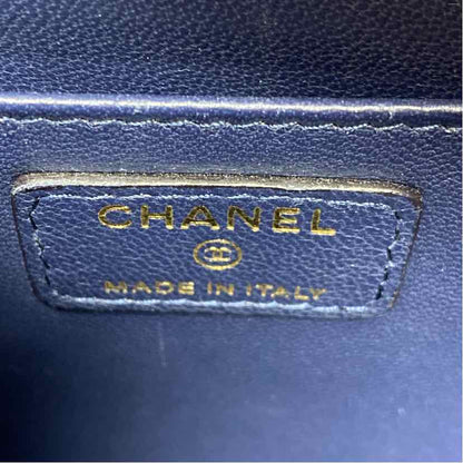 Pre-Owned Chanel Red/Navy Leather Designer Handbag