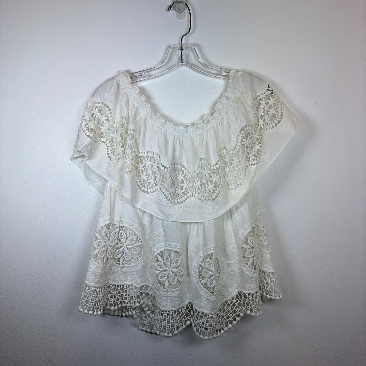 Pre-Owned Size M BCBG Maxazria White Top