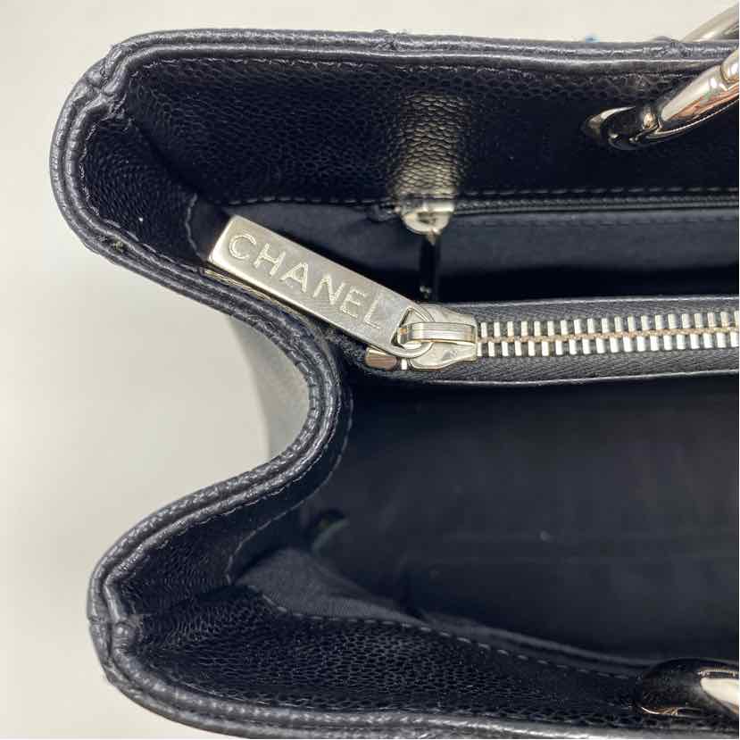 Pre-Owned Chanel Black Leather Designer Handbag