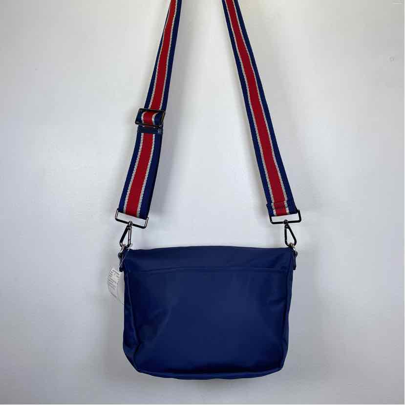 Pre-Owned QUince Navy Nylon Handbag