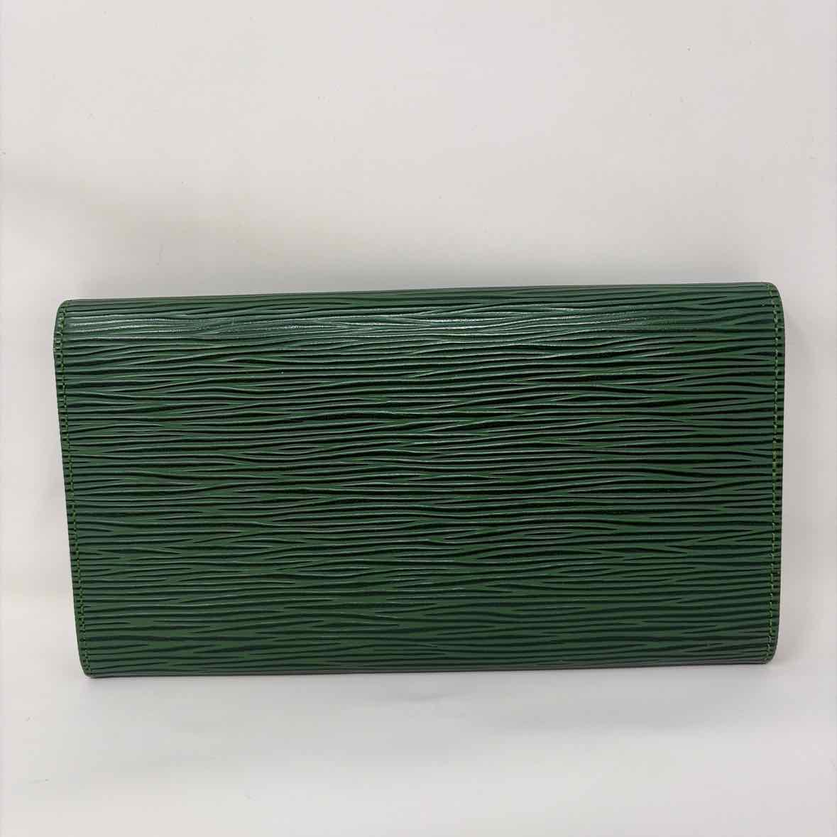 Pre-Owned Louis Vuitton Green Leather Designer Wallet