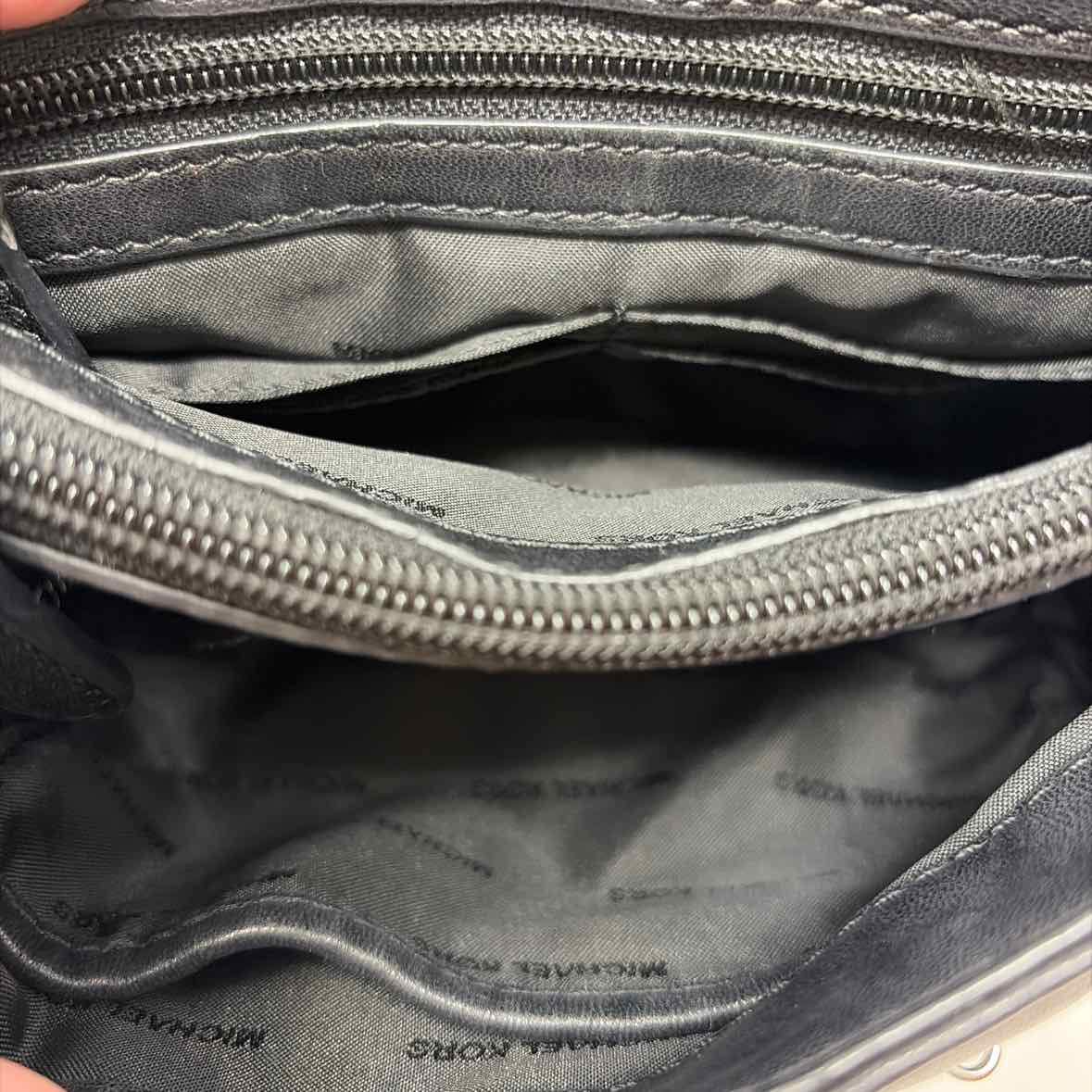 Pre-Owned MICHAEL by Michael Kors Black Leather Handbag