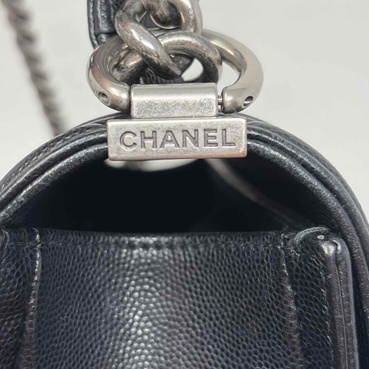 Pre-Owned Chanel Black Leather Designer Handbag
