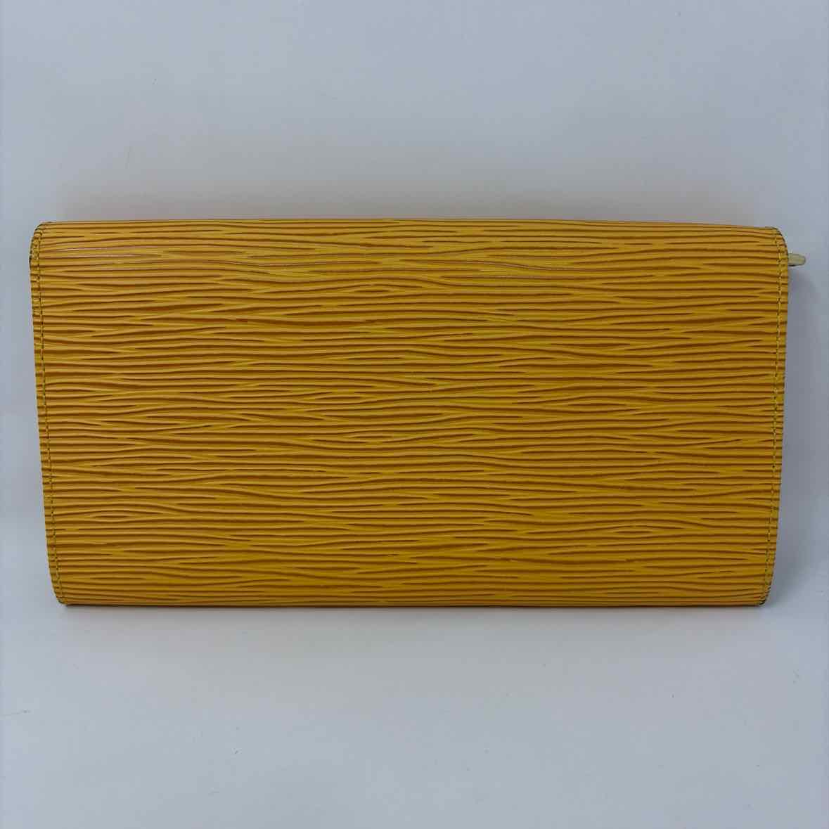 Pre-Owned Louis Vuitton Yellow Leather Designer Wallet