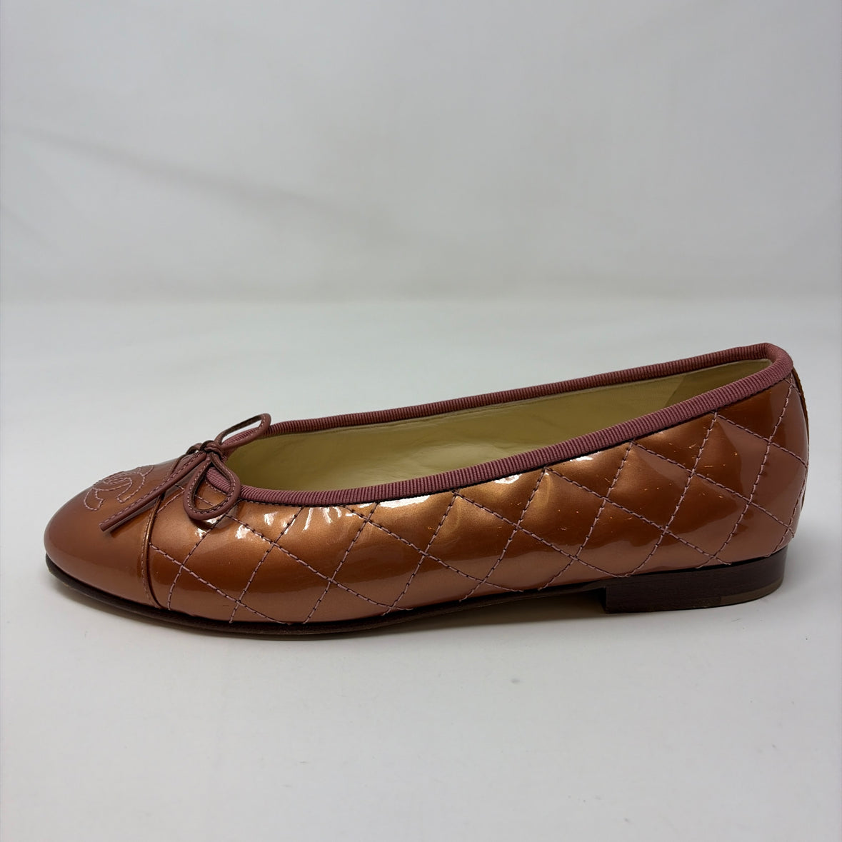 Pre-Owned Chanel Orange Leather Shoe Size 7.5 Designer Shoes