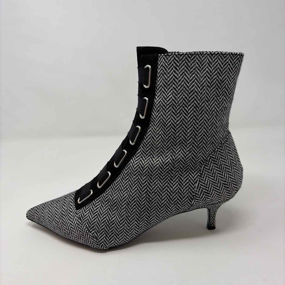 Pre-Owned Shoe Size 8.5 Tabitha Simmons Black/White Booties