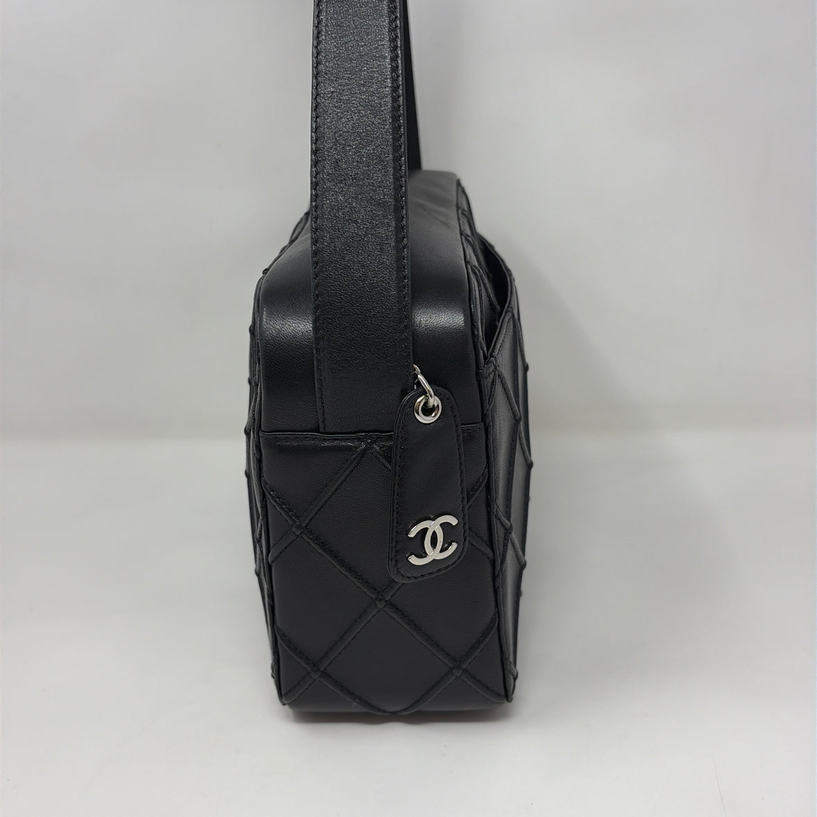 Pre-Owned Chanel Black Leather Designer Handbag