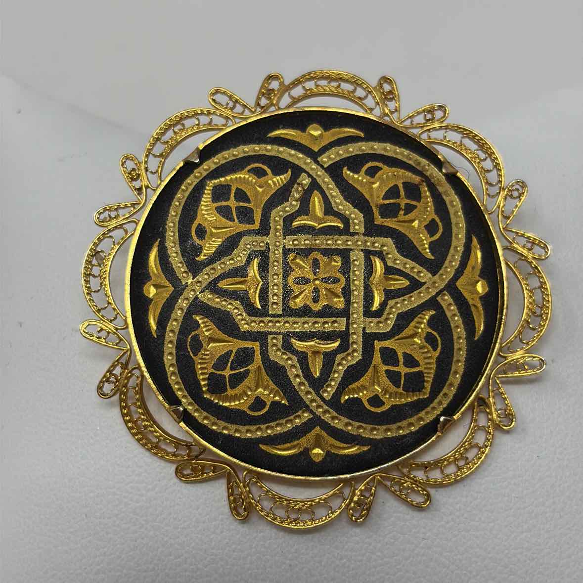 Pre-Owned Gold Brooch