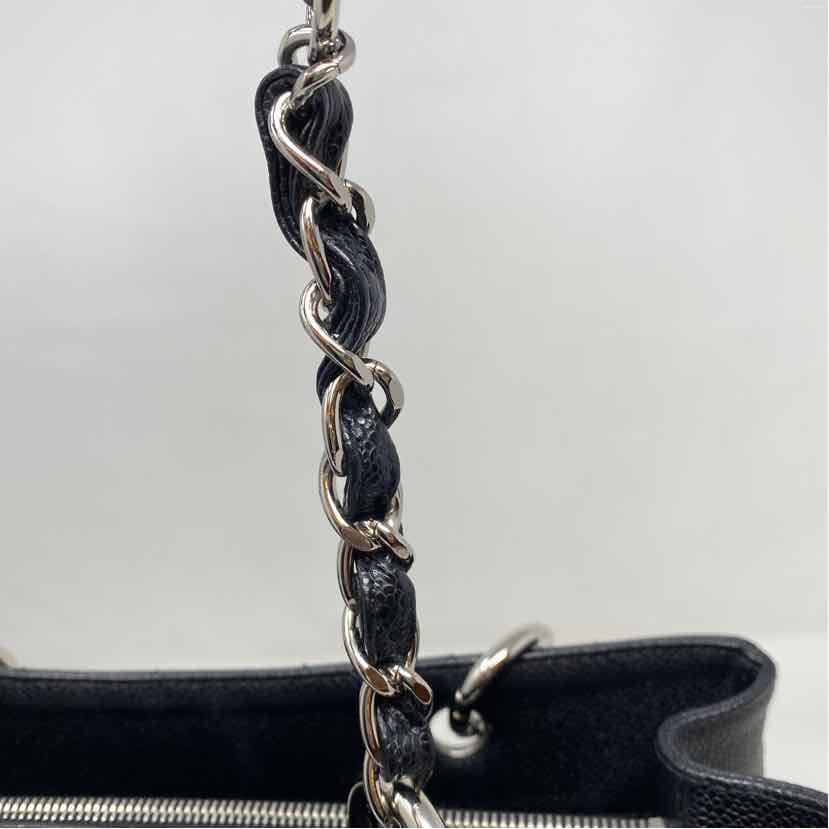 Pre-Owned Chanel Black Leather Designer Handbag