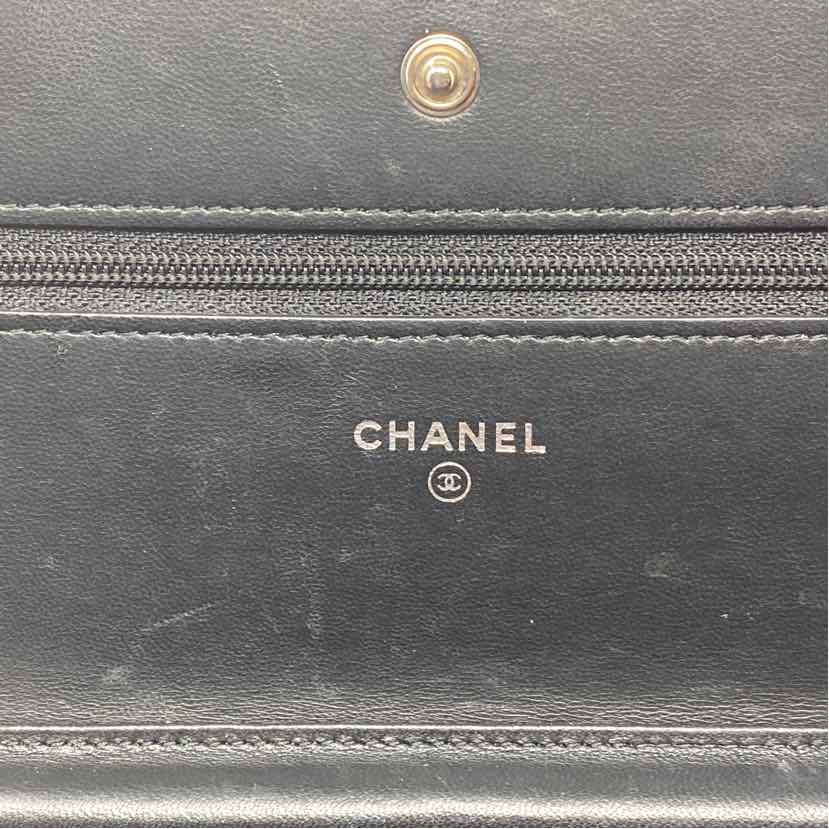 Pre-Owned Chanel Black Lambskin Designer Handbag