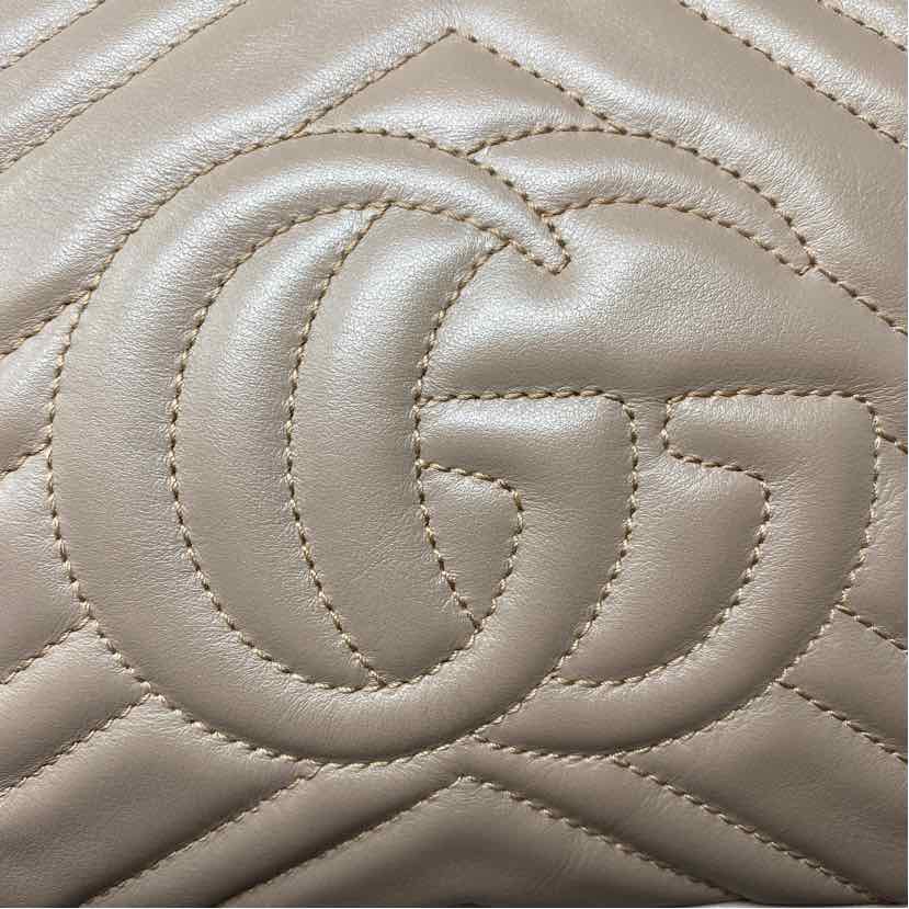 Pre-Owned Gucci Mauve Leather Designer Handbag
