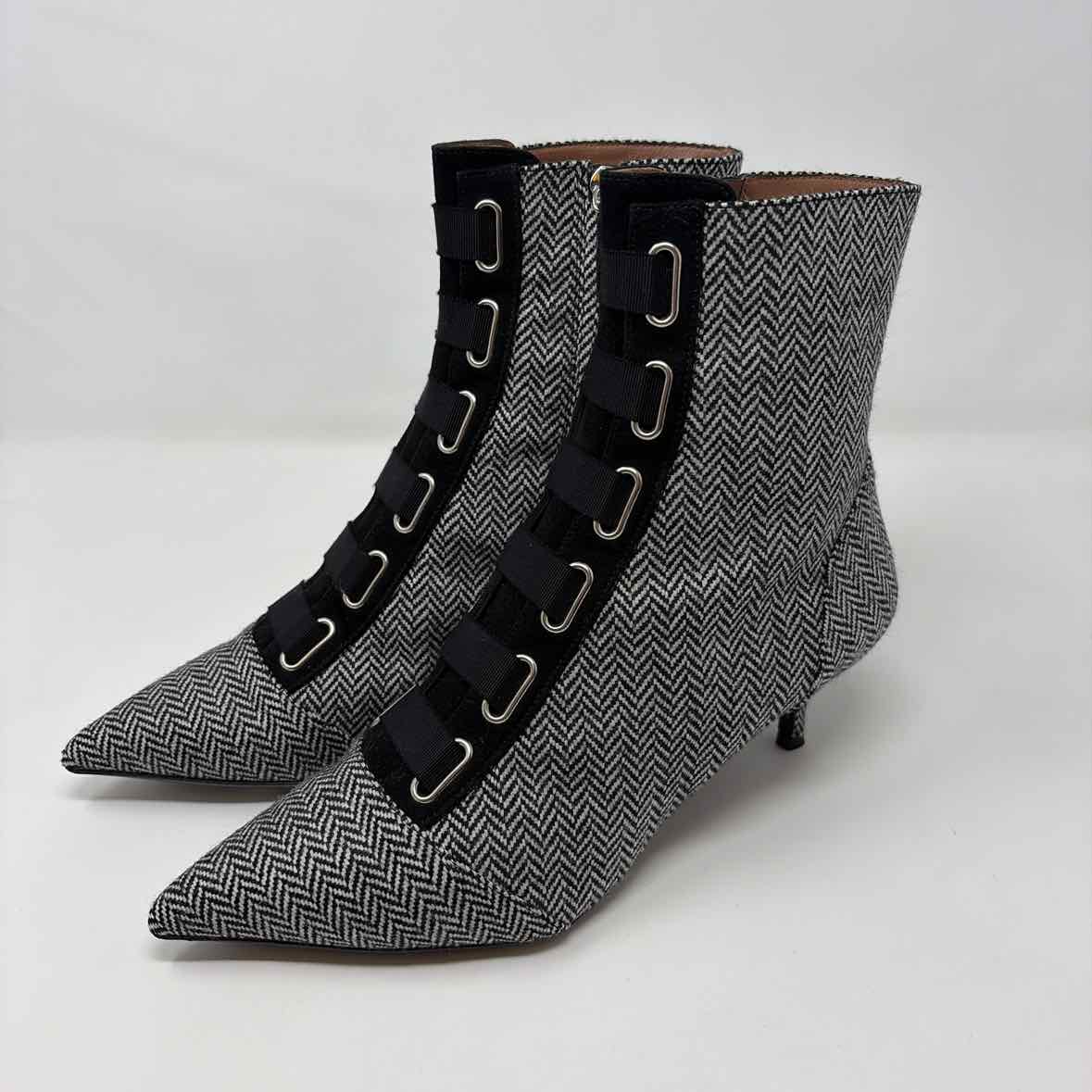 Pre-Owned Shoe Size 8.5 Tabitha Simmons Black/White Booties