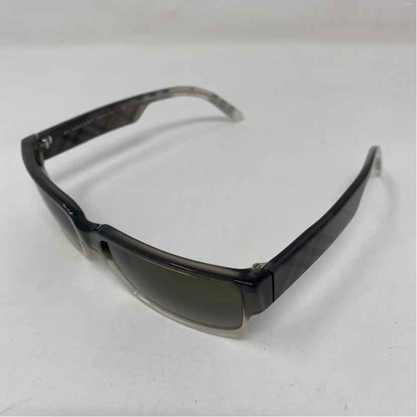 Pre-Owned Burberry Grey Plastic Designer Sunglasses