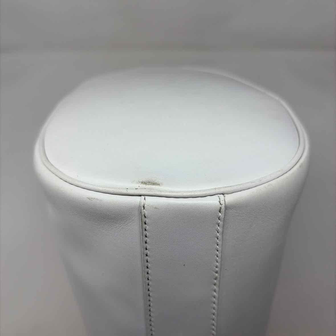Pre-Owned Salvatore Ferragamo White Leather Designer Handbag