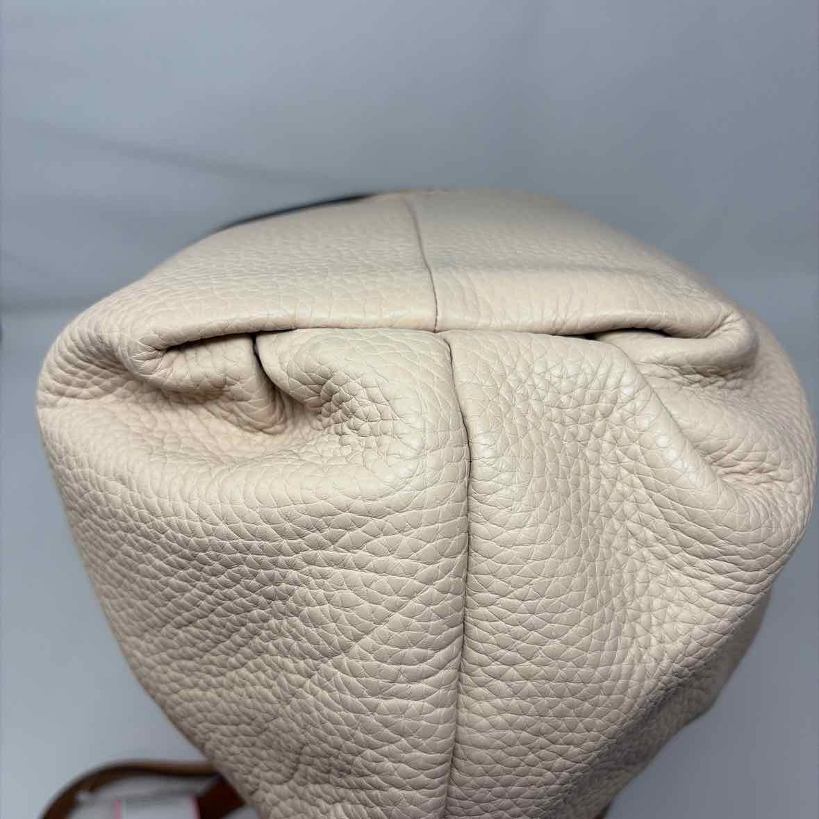 Pre-Owned Tod's Tan Leather Handbag