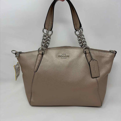 Pre-Owned Coach champagne Leather Handbag