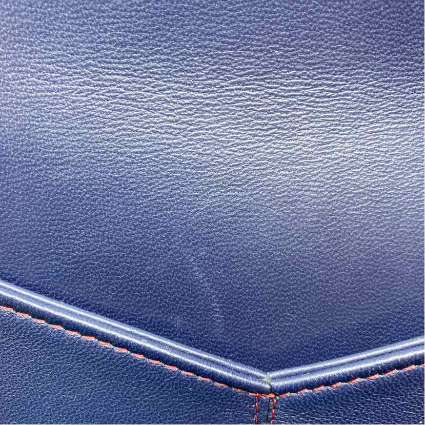 Pre-Owned Chanel Red/Navy Leather Designer Handbag