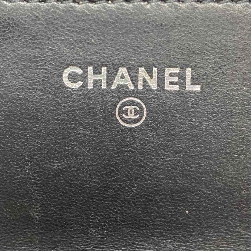 Pre-Owned Chanel Black Lambskin Designer Handbag