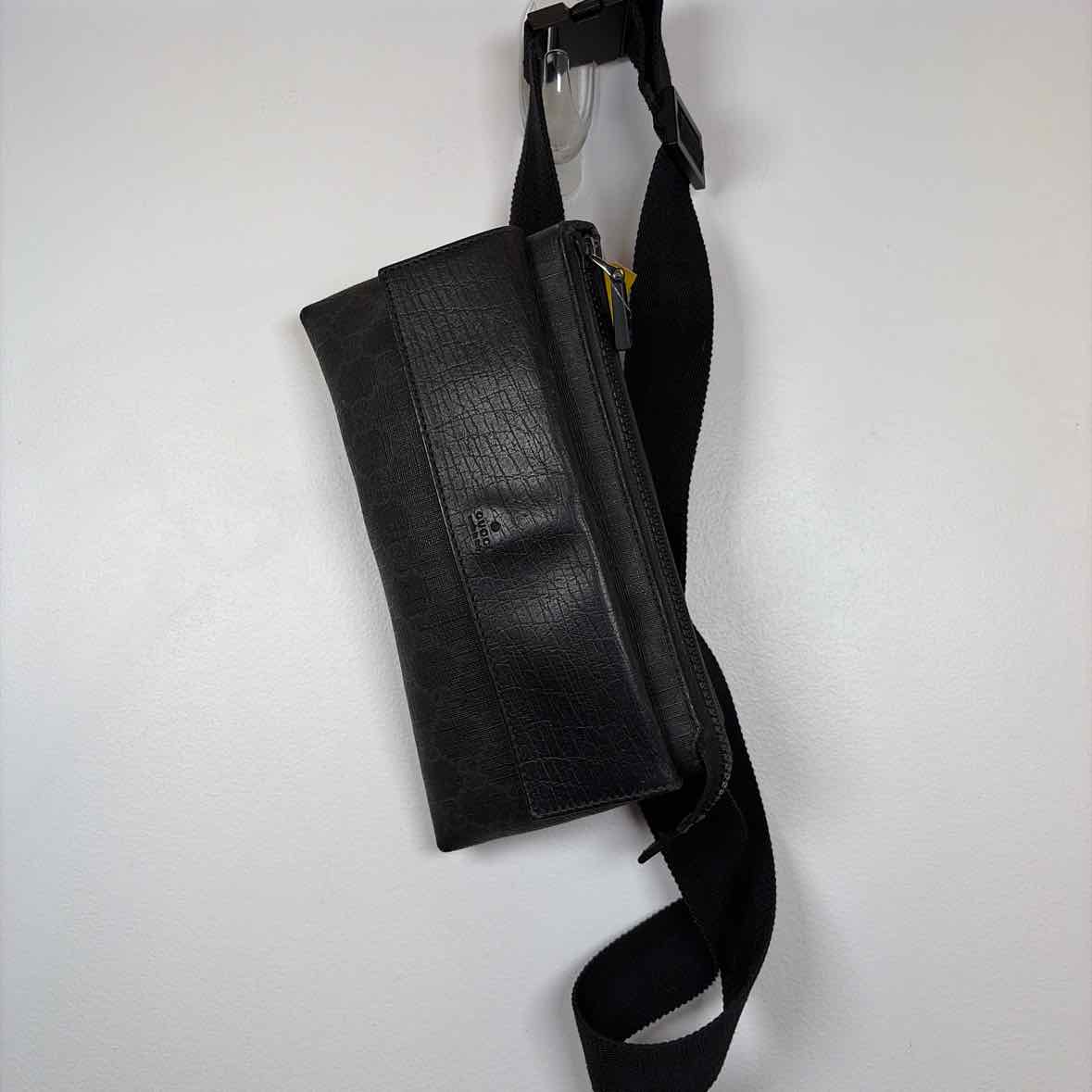 Pre-Owned Gucci Black Canvas Designer Handbag