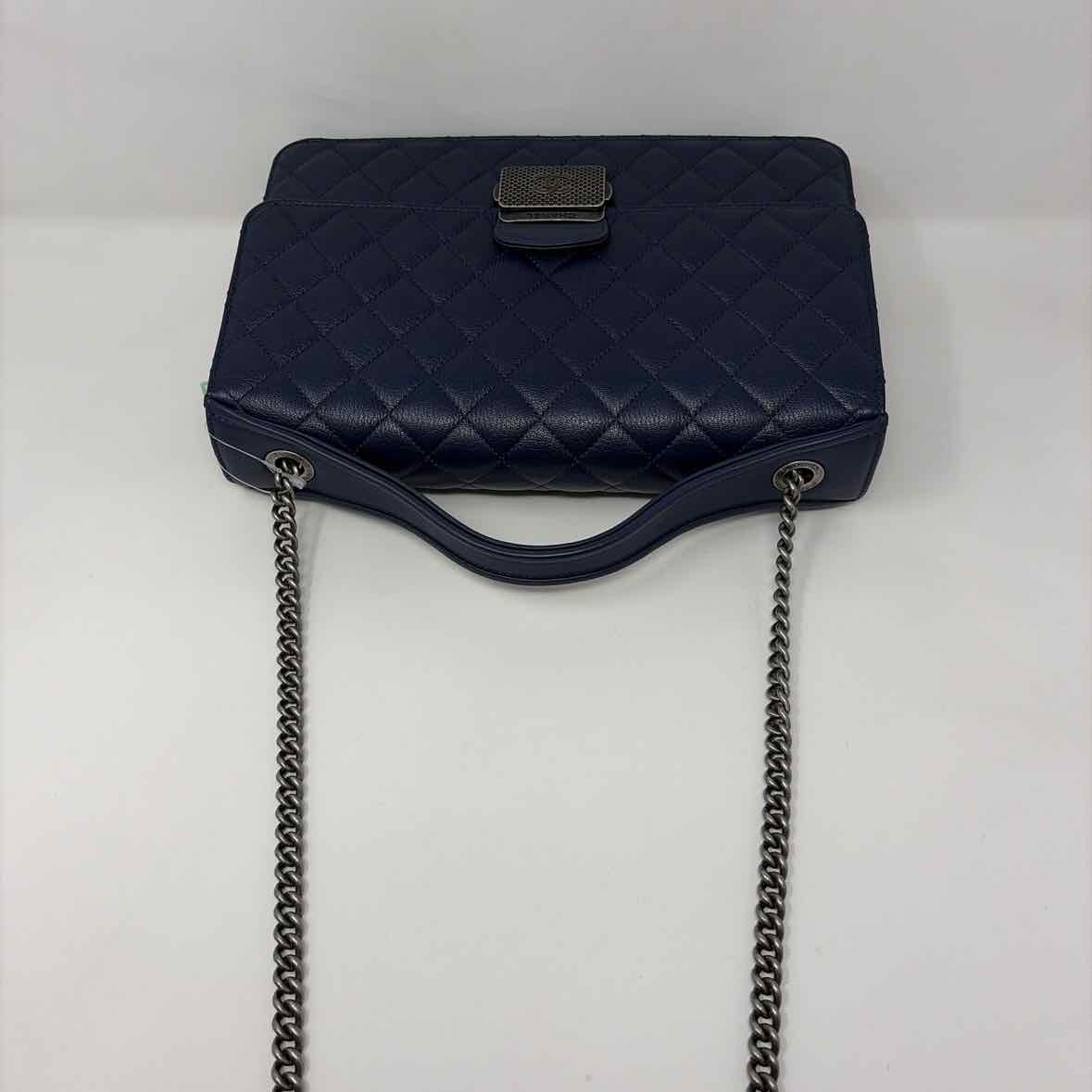 Pre-Owned Chanel Navy Leather Designer Handbag