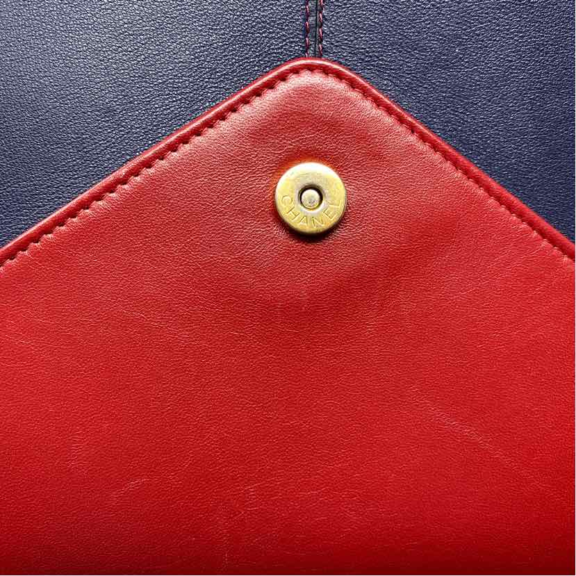 Pre-Owned Chanel Red/Navy Leather Designer Handbag