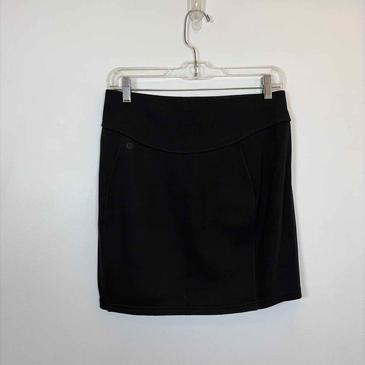 Pre-Owned Size M Lululemon Black Skirt