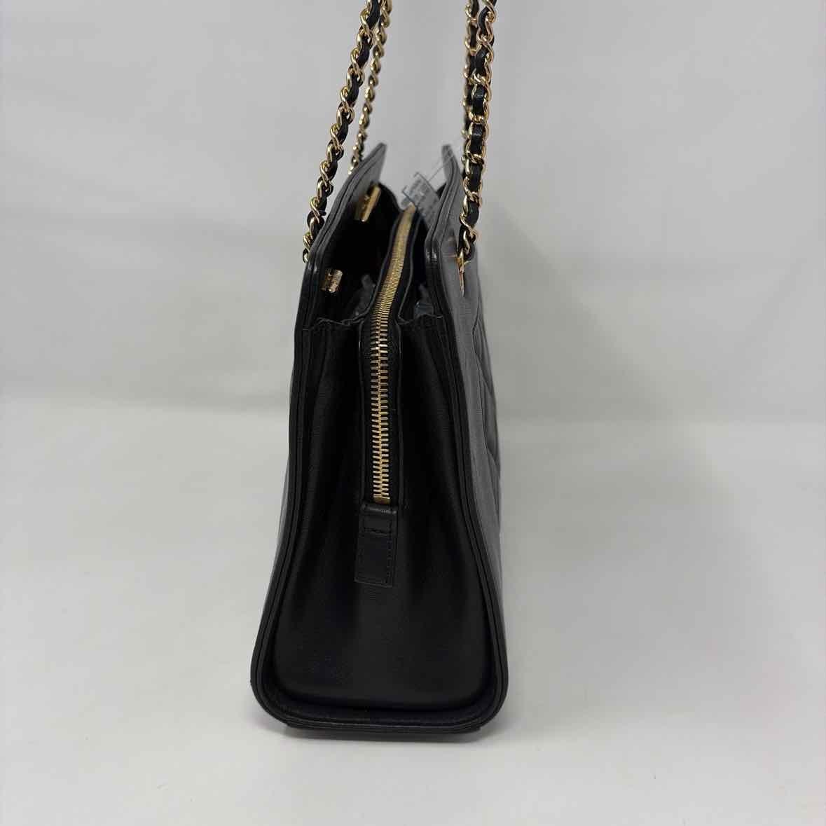 Pre-Owned Chanel Black Leather Designer Handbag