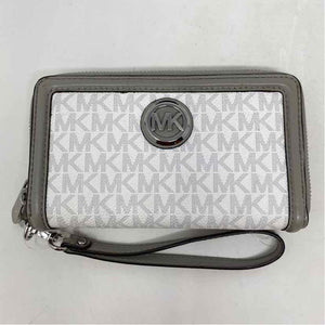 Pre-Owned Michael Kors Monogram Leather Wallet