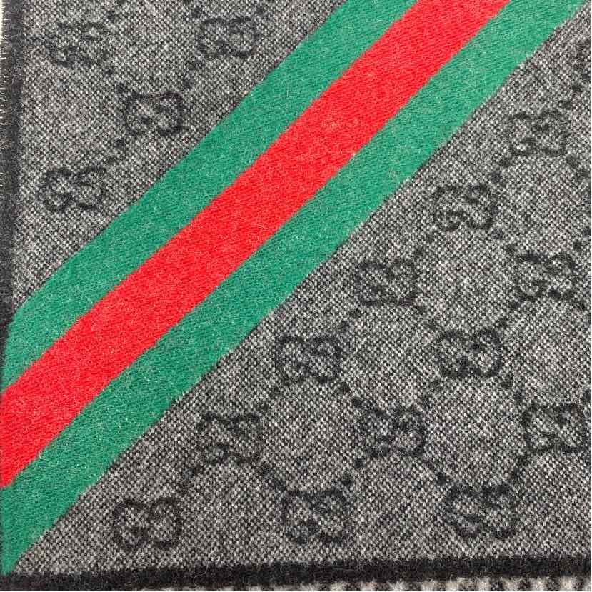 Pre-Owned Gucci Black Multi Knit Designer Scarf