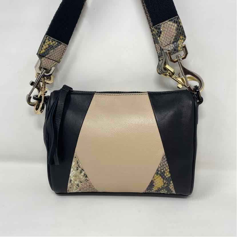 Pre-Owned Bolsa Nova Black Multi Leather Handbag