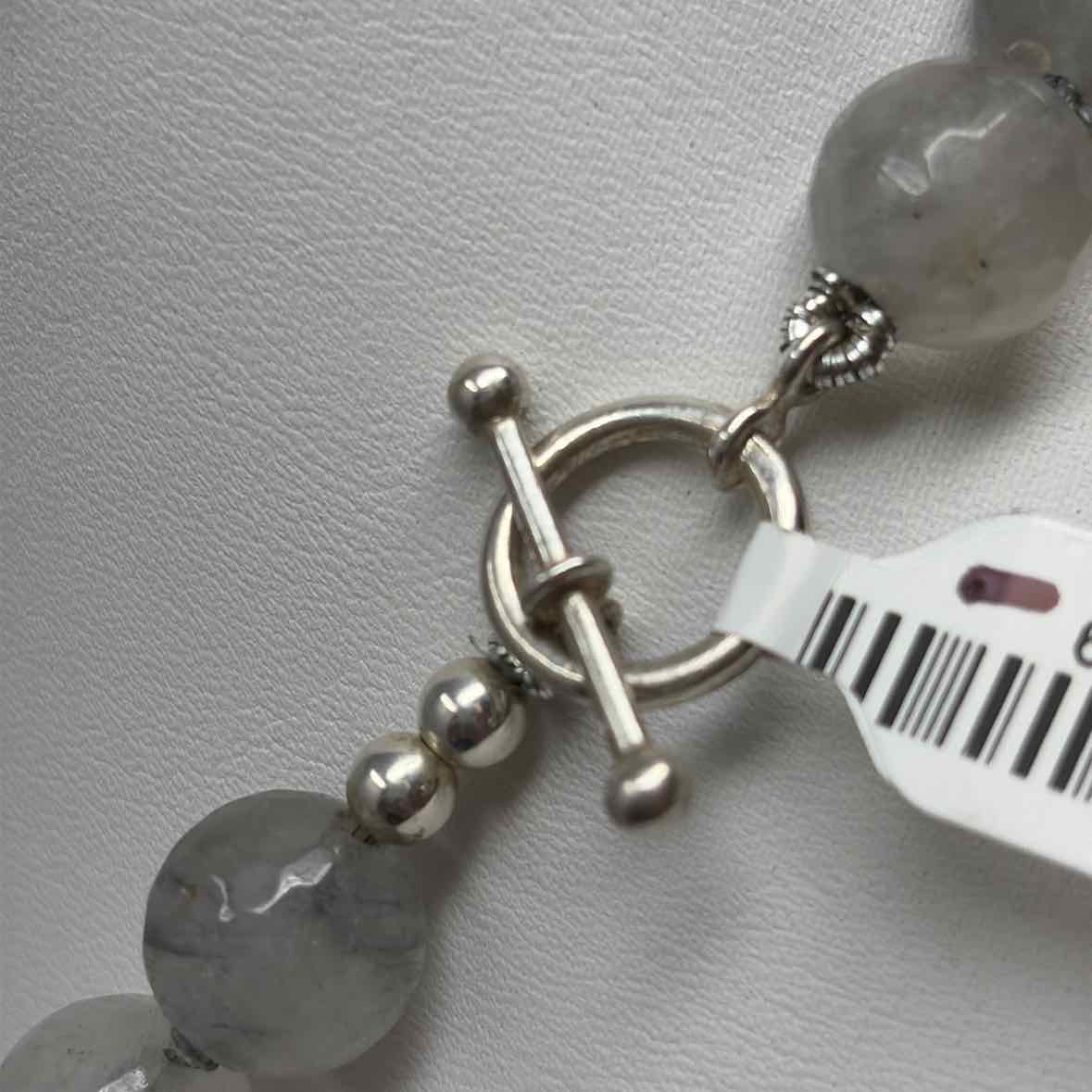 Pre-Owned Boutique Grey Crystal Necklace