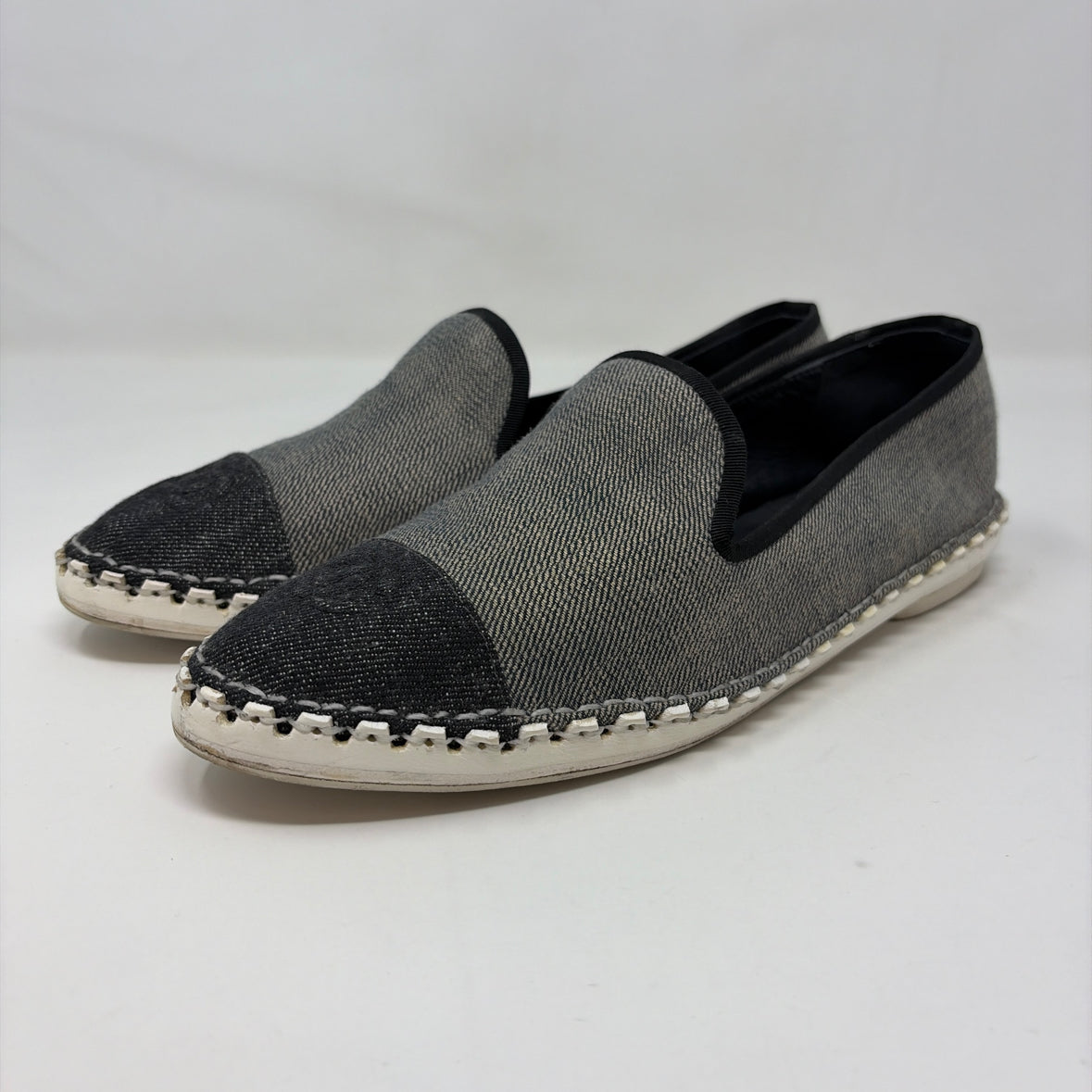Pre-Owned Chanel Grey Canvas Shoe Size 9.5 Designer Shoes
