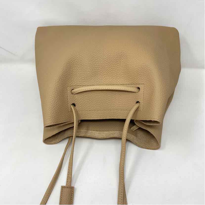 Pre-Owned 8 Other Reasons Beige Pleather Handbag