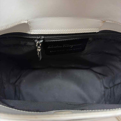 Pre-Owned Salvatore Ferragamo White Leather Designer Handbag