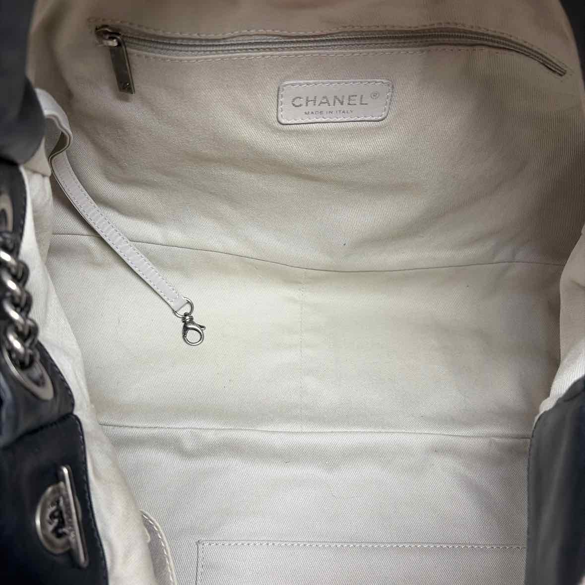 Pre-Owned Chanel Black Leather Designer Handbag