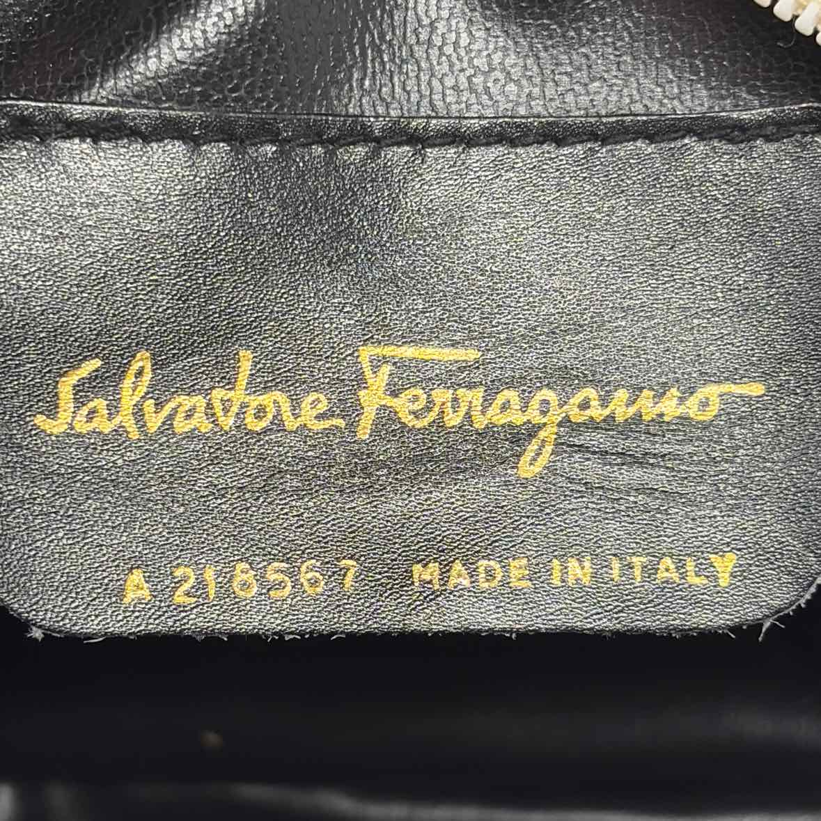 Pre-Owned Ferragamo Navy Leather Designer Handbag