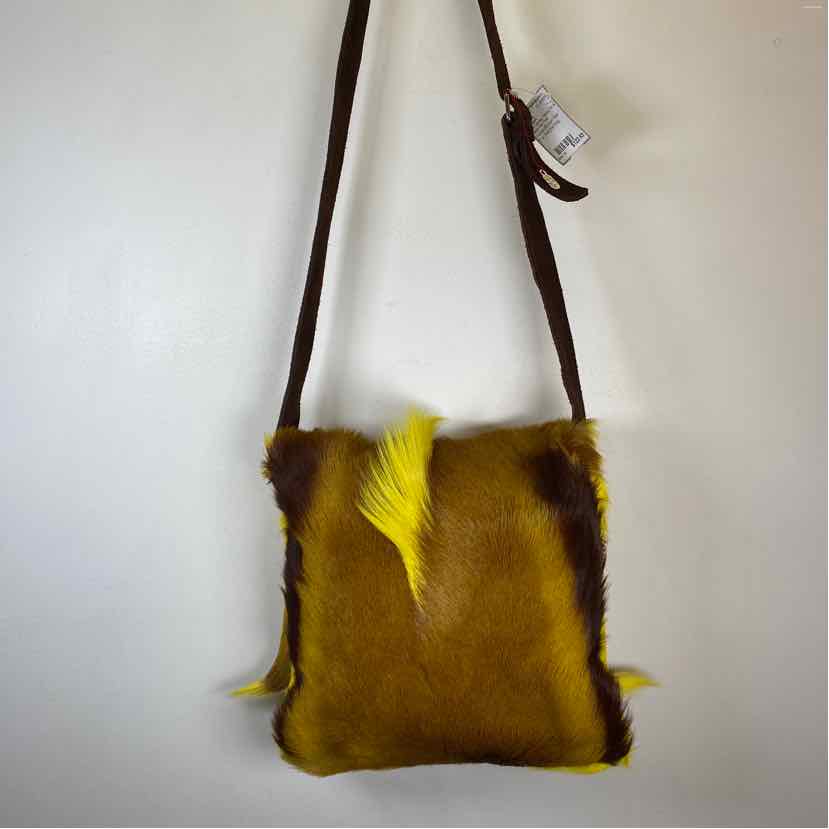 Pre-Owned Boutique Yellow Fur Handbag
