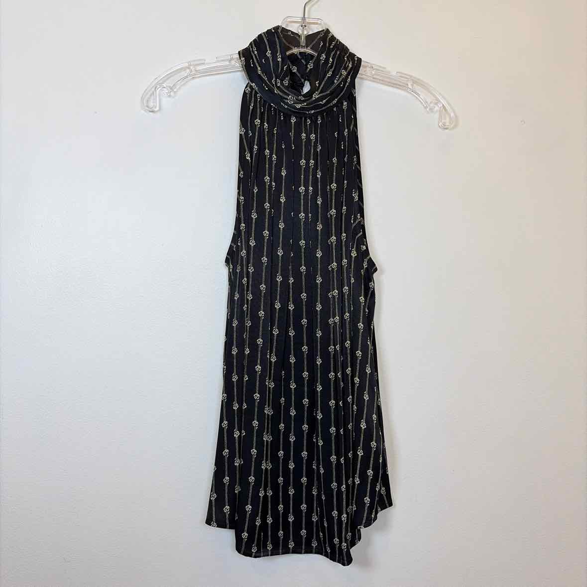 Pre-Owned Size S JOIE Black/White Top