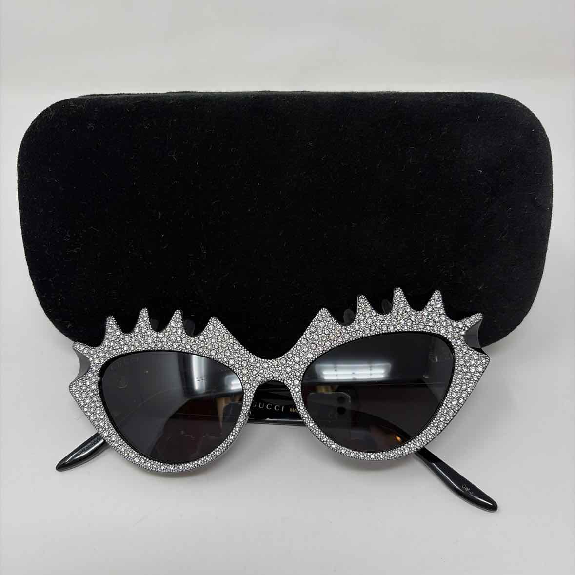 Pre-Owned Gucci Black/Silver Acrylic Designer Sunglasses