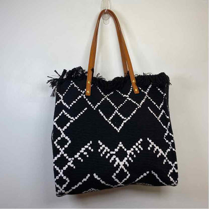 Pre-Owned Boutique Black/White Woven Handbag