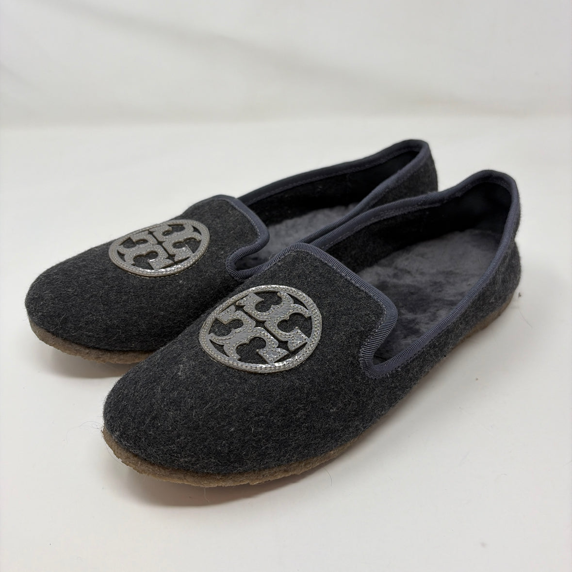 Pre-Owned Shoe Size 9 Tory Burch Grey Loafer