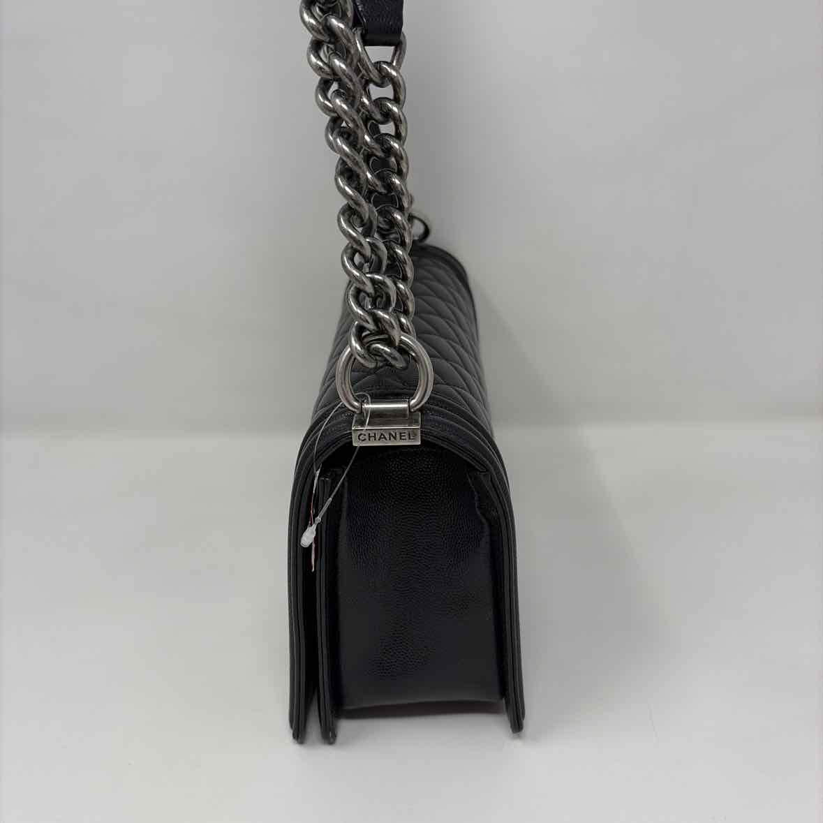 Pre-Owned Chanel Black Leather Designer Handbag