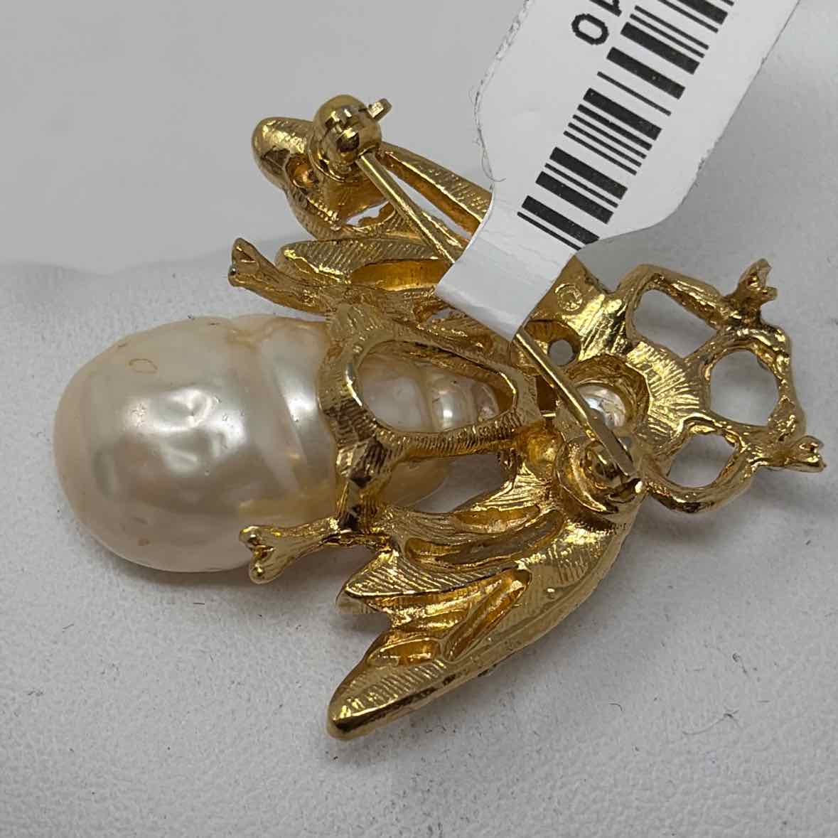 Pre-Owned Ciner Gold Brooch