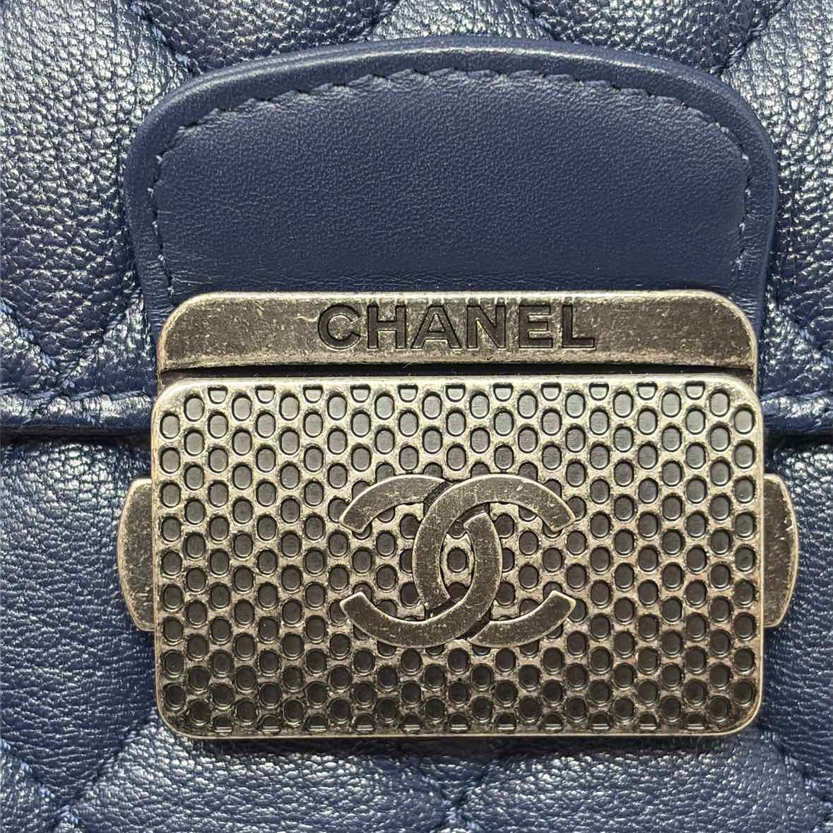 Pre-Owned Chanel Navy Leather Designer Handbag
