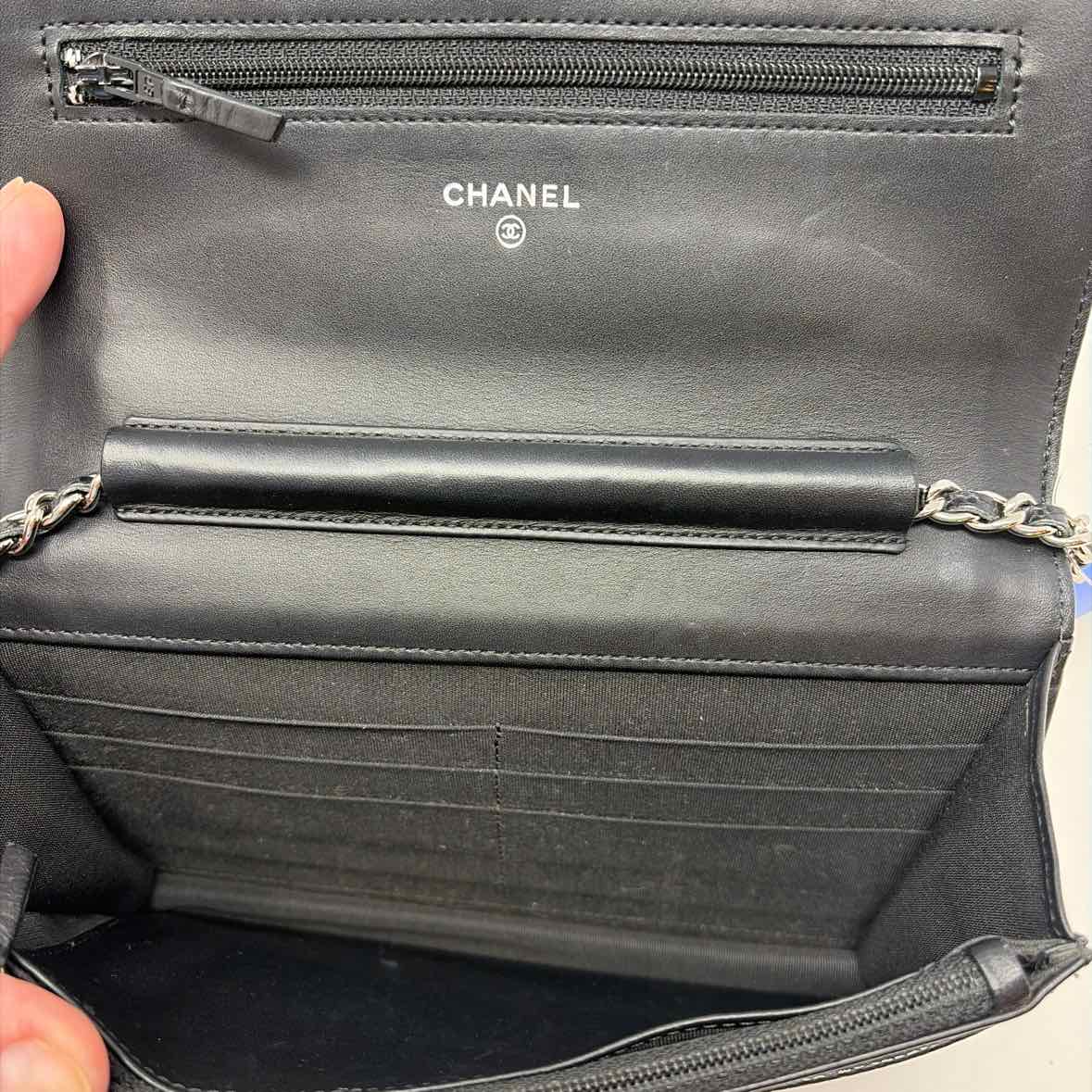 Pre-Owned Chanel Black Leather Designer Handbag