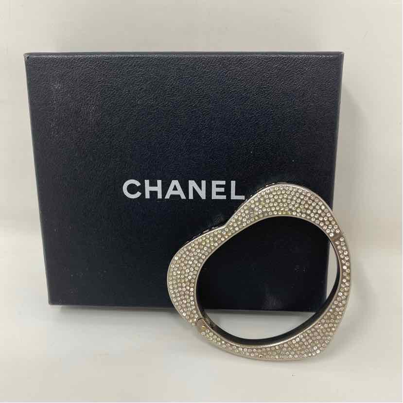 Pre-Owned Chanel Silver Multi Metal Designer Jewelry