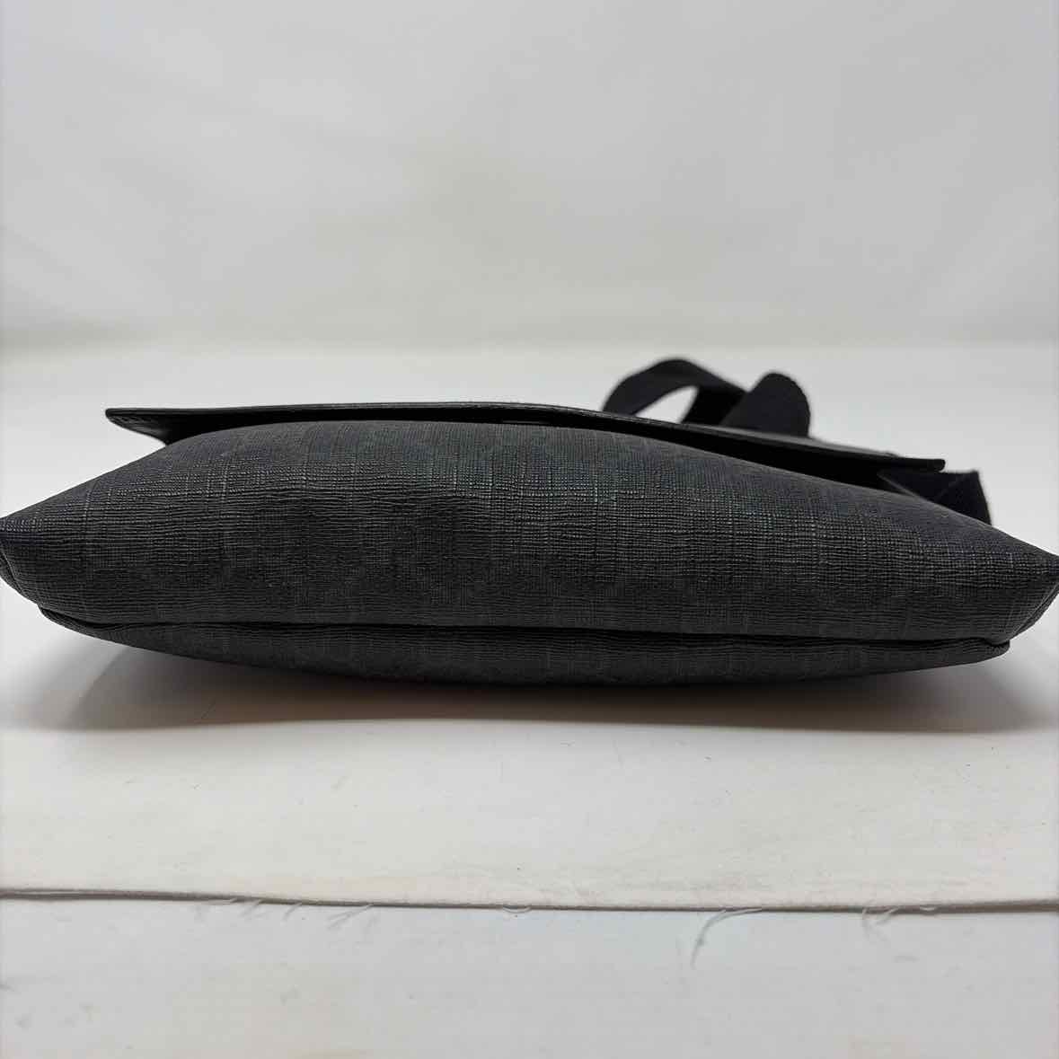 Pre-Owned Gucci Black Canvas Designer Handbag
