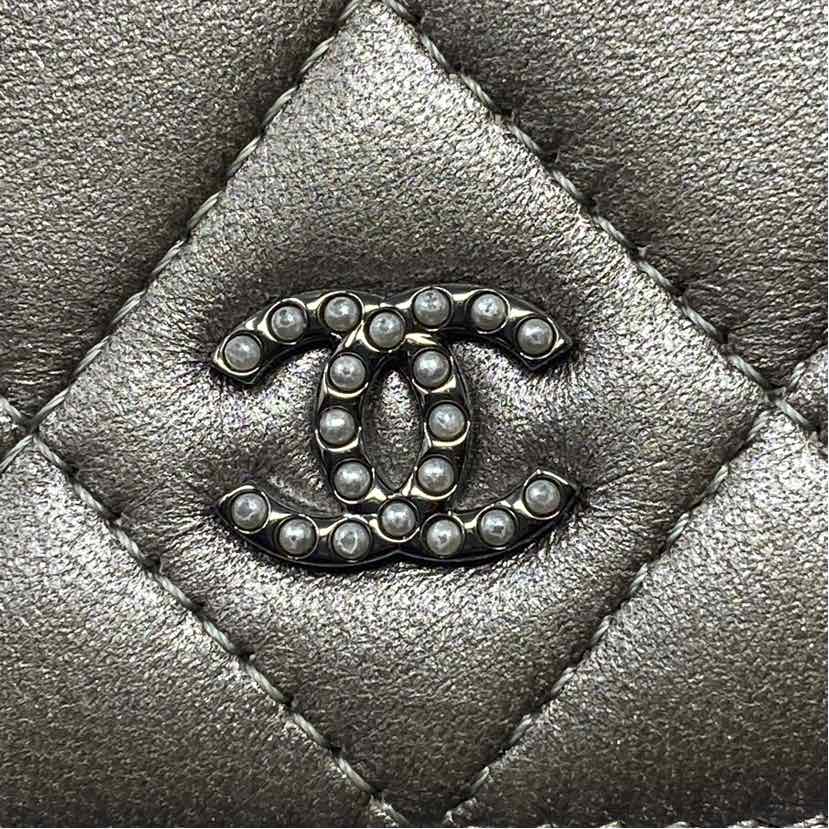 Pre-Owned Chanel Gunmetal Leather Designer Handbag