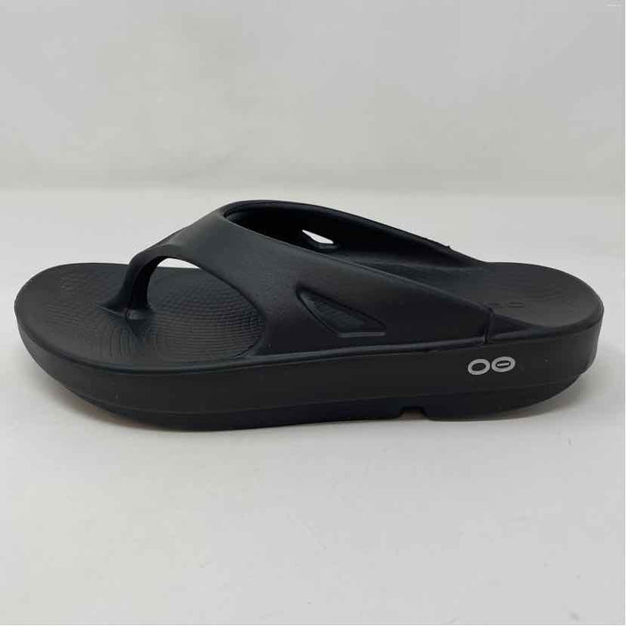Pre-Owned Shoe Size 7 Oofos Black Flip Flops